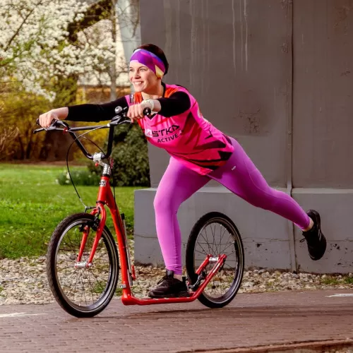 CREATOR: gd-jpeg v1.0 (using IJG JPEG v62), quality = 82 woman footbiking exercise